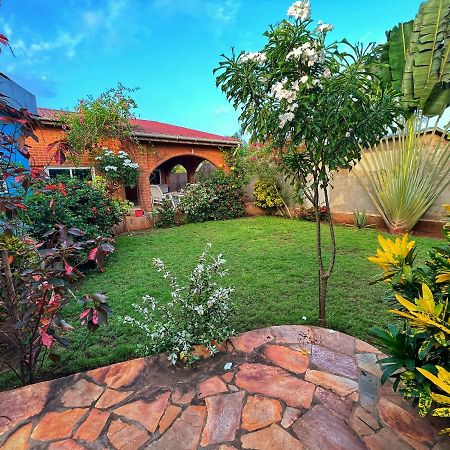 Maison Charlotte Forever Chambre D'Hotes Chez Un Couple Belgo Togolais Lomé Zewnętrze zdjęcie